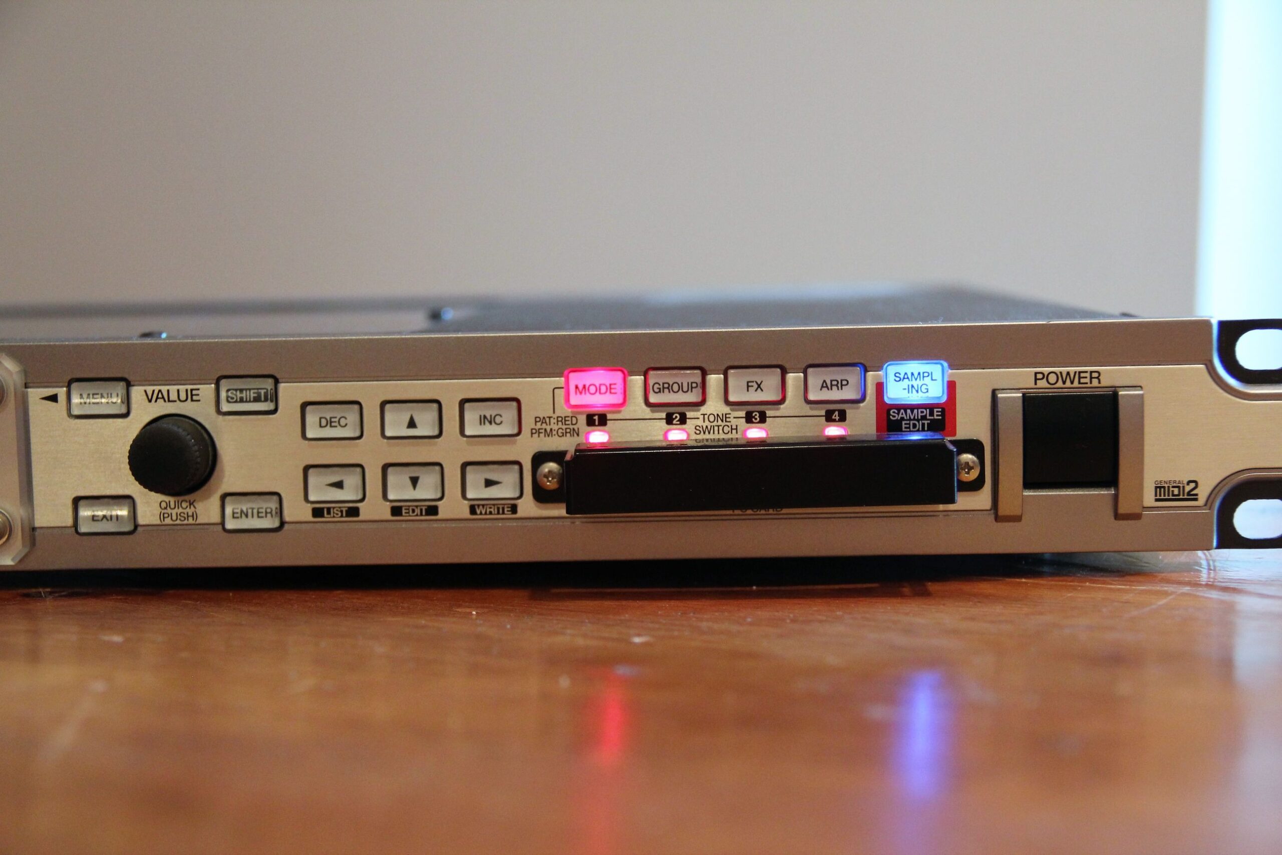 Roland Fantom XR – SynthMania
